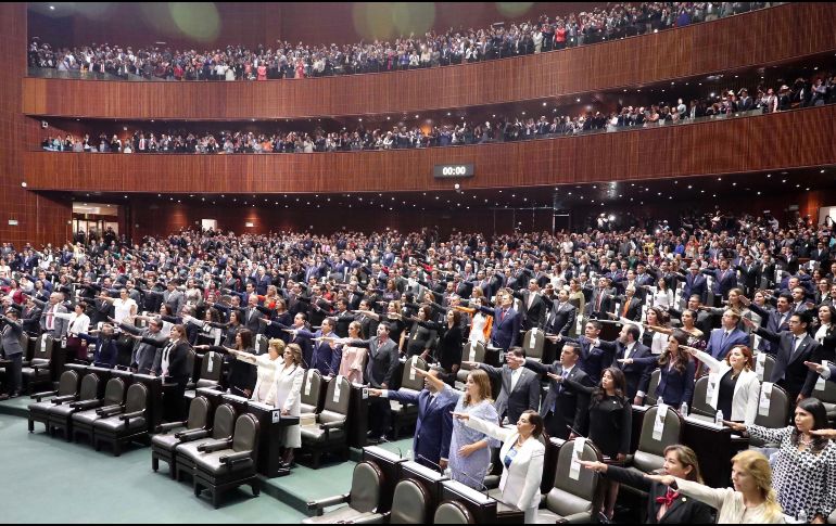 Tras la sesión, los legisladores iniciaron el puente correspondiente al Día de Muertos, por lo que regresarán el martes a sus labores. SUN/ARCHIVO