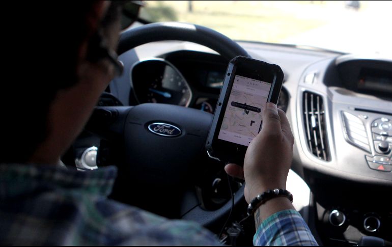 Señaló que al llegar al Metro La Raza los dos jóvenes que se sentaron en la parte trasera de la unidad, lo amagaron y posteriormente lo amordazaron y lo pusieron en la parte de atrás de su vehículo. EL INFORMADOR/ ARCHIVO