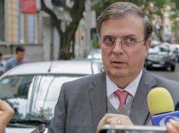 El futuro Secretario de Relaciones Exteriores, Marcelo Ebrard, sale de la casa de transición luego de reunirse con el presidente electo, Andrés Manuel López Obrador. NTX/A. Rodríguez