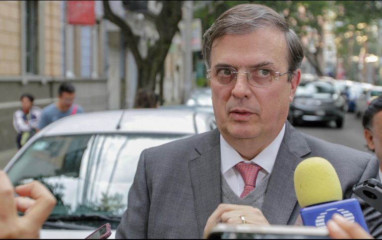 El futuro Secretario de Relaciones Exteriores, Marcelo Ebrard, sale de la casa de transición luego de reunirse con el presidente electo, Andrés Manuel López Obrador. NTX/A. Rodríguez