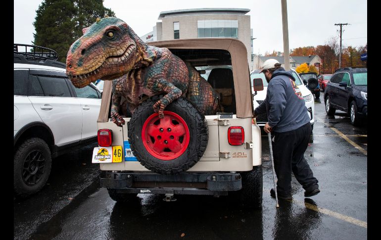 Otra de dinosaurios. Esta curiosa imagen fue captada en la ciudad de Eugene, Oregón. AP / The Register-Guard / C. Pietsch