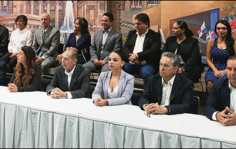 Al centro, Giovana Jaspersen García, fue presentada junto a los nuevos titulares de distintas dependencias estatales. EL INFORMADOR / R.Rivas