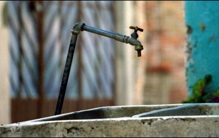 El servicio de agua potable se verá afectado a partir de las 7:00 horas y, de no presentarse contratiempos en la obras, se restablecerá a las 18:00 horas. EL INFORMADOR/Archivo