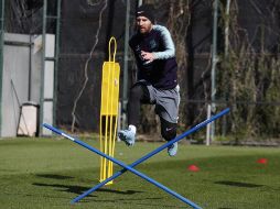 Tras la fractura en el radio, a Messi los médicos le diagnosticaron tres semanas de baja; sin embargo, el jugador practica con el conjunto desde ayer el miércoles. TWITTER / @FCBarcelona_es