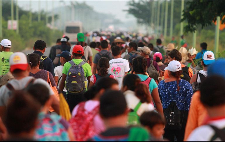 Los inmigrantes partieron hacia Matías Romero durante la madrugada de este jueves, llevando a niños y niñas con enfermedades respiratorias. NTX / F. Estrada