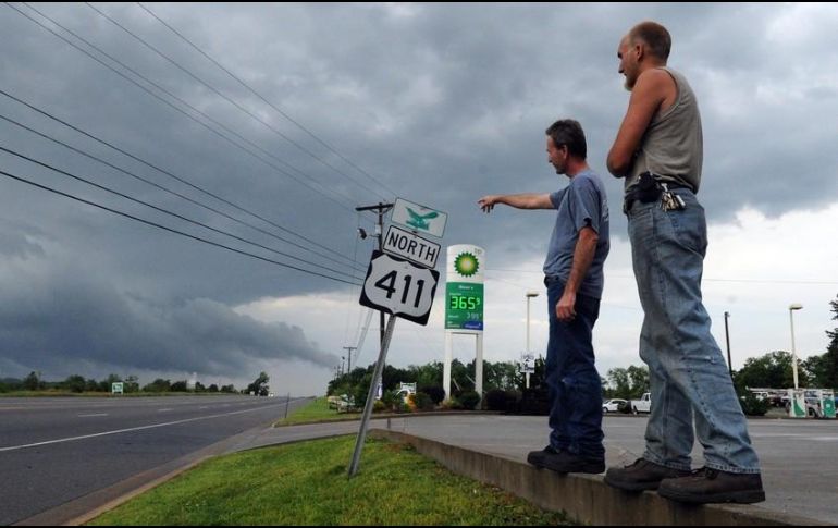 Tormentas desatan fuertes vientos y aguaceros torrenciales en partes del sur de Estados Unidos, causando por lo menos una muerte y dejando sin electricidad a casi 110 mil viviendas. AP / ARCHIVO