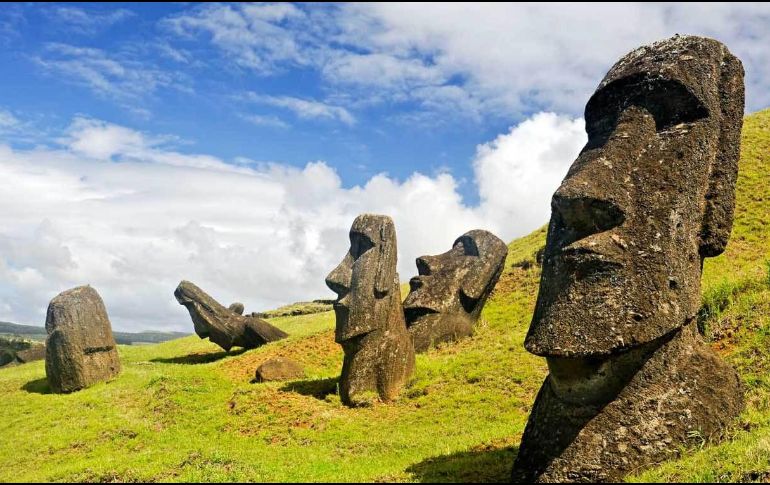Isla de Pascua se caracteriza por sus enormes moais, estructuras de piedra que atraen anualmente a miles de turistas de todas partes del mundo. ESPECIAL