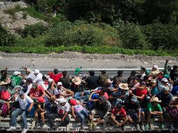 El amanecer de este viernes los viajeros continuarán su trayecto hacia Oaxaca. EFE/L. Villalobos
