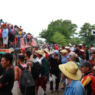 Caravana migrante decide avanzar hacia Acayucan, Veracruz
