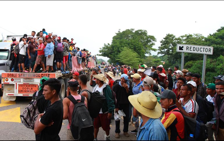 La caravana del éxodo migrante sigue su paso por México luego de haber salido de Dam Pedro Osula, Honduras, el pasado 12 de octubre. Han recorrido Chiapas y desde el domingo transitan por territorio oaxaqueño. NTX / F. Estrada
