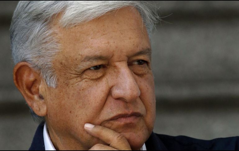 Previamente, Obrador visitó la tumba de sus padres y hermano. NTX / ESPECIAL