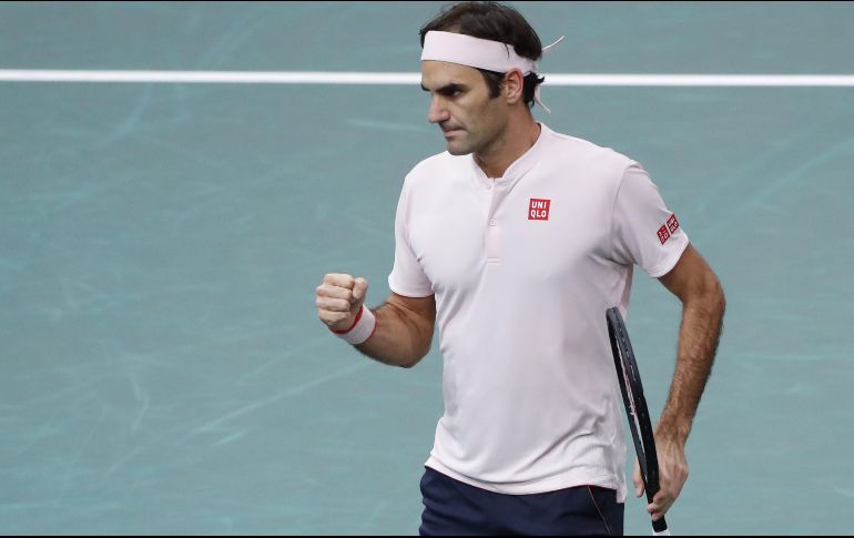 Roger Federer celebra su victoria de este viernes. EFE/I. Langsdon
