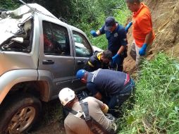 Elementos de seguridad informan que fue la esposa del hombre fue quien reconoció el cuerpo.  ESPECIAL/