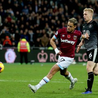 "Chicharito" anota en goleada del West Ham