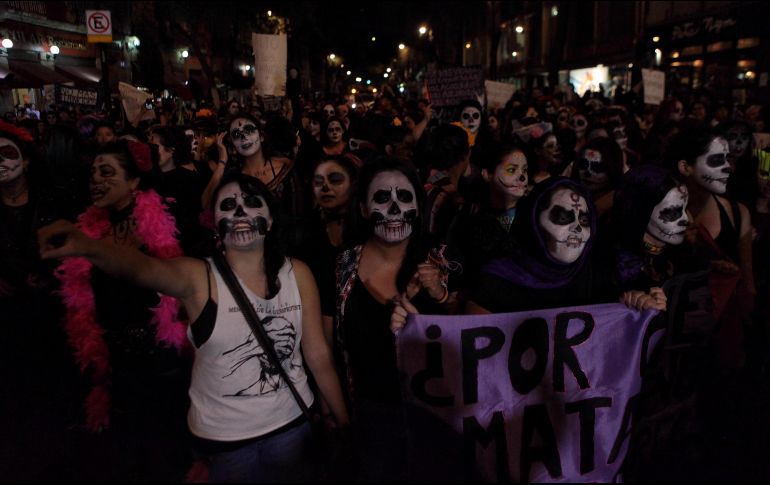 Las catrinas protestando contra la violencia de género y los feminismos ya son una estampa frecuente en estas fechas. ARCHIVO