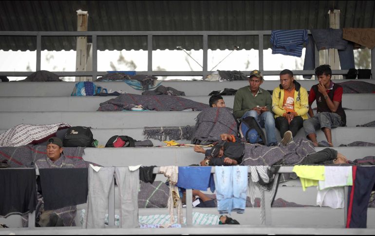 Unos 470 integrantes de la Caravana Migrante se encontraban ayer en el estadio Jesús Martínez “Palillo”, habilitado como albergue. SUN/J. Reyes