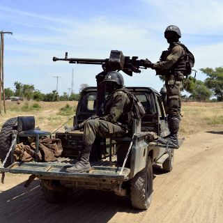 Hombres armados secuestran a 78 estudiantes en Camerún