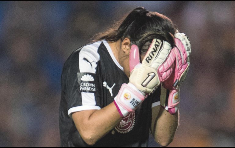 Chivas perdió de último minuto ante Tigres. MEXSPORT