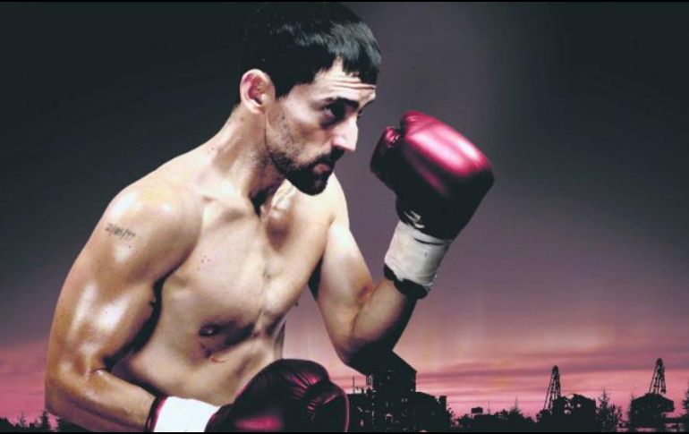 Miguel “Bayoneta” Galíndez es un boxeador originario de Tijuana (México), que tras un trágico acontecimiento, que sólo se revela bien avanzada la película, emigra a Finlandia, donde se convierte en entrenador de boxeo. ESPECIAL