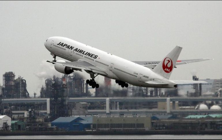 El 28 de octubre un copiloto de Japan Airlines Co. fue arrestado en Reino Unido por sobrepasar en 10 veces el límite fijado en alcohol por las normas británicas. AFP / ARCHIVO