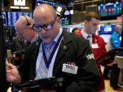 Los operadores del parqué neoyorquino mantuvieron sus miradas puestas en las elecciones legislativas que se llevan a cabo hoy. AP / ARCHIVO