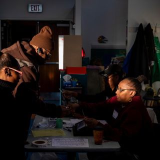 Cierran los primeros colegios electorales en Estados Unidos