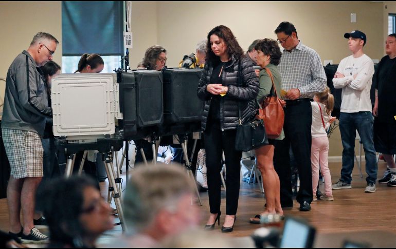 Más de 40 estados utilizan máquinas de votación computarizadas que tienen más de una década o que ya no se fabrican. AP/B. Andres