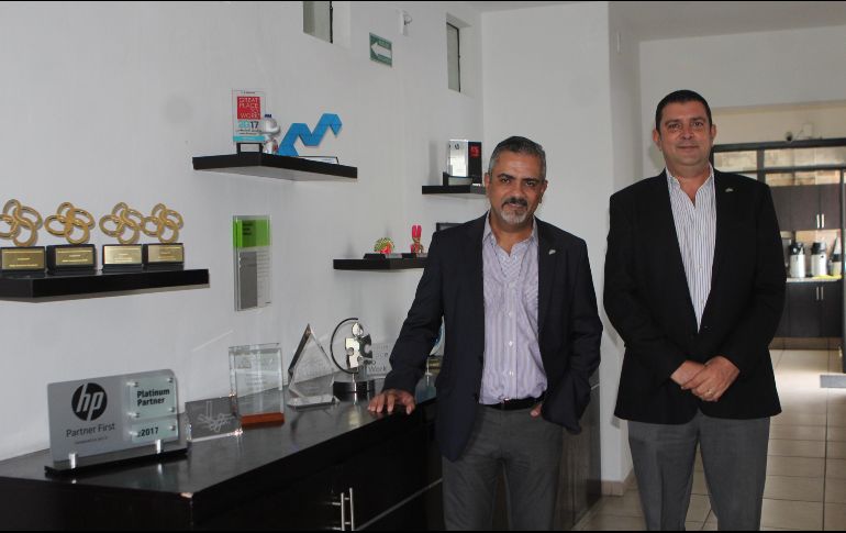 Juan Carlos González y Alejandro González, directores de Compucad. La corporación ha recibido reconocimientos como Great Place To Work, Súper Empresas Expansión 2018 y la Certificación MEM. EL INFORMADOR/E. Barrera