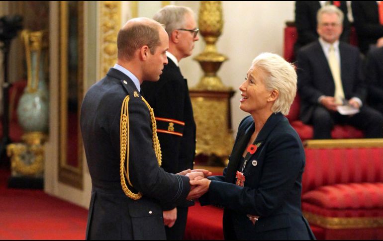 A pesar de pedírselo, el duque de Cambridge rechaza dar un beso a la actriz británica porque no se atenía al protocolo. AP / J. Brady