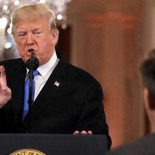 Trump se enfrenta a periodista y ataca a prensa; "eres terrible"