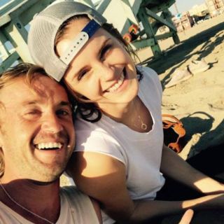 Emma Watson y Tom Felton pasean juntos en patineta