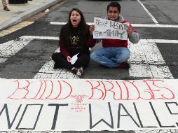 Al DACA están acogidos unos 700 mil de los 1.8 millones de migrantes llegados en la infancia que se estima hay en EU. AP/Archivo