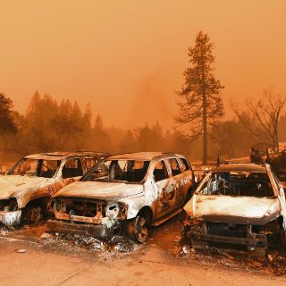Nueve muertos y 150 mil desalojados, es el saldo de los incendios en California