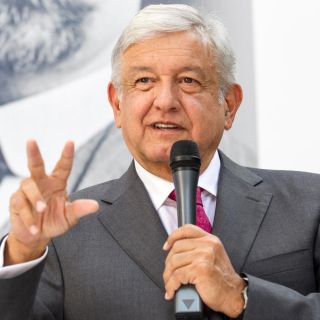 Descarta AMLO tocar a banqueros en tres años