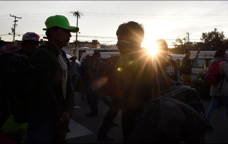 Según la Secretaría de Seguridad Pública Municipal de Querétaro, de forma ordenada, los migrantes se movilizan con el acompañamiento de autoridades hasta su salida del estado. AFP / A. Estrella