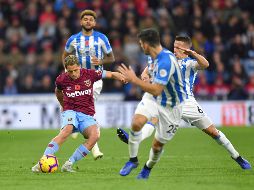 Hernández (I) tuvo tres ocasiones de gol que no logró definir. AP/D. Howarth