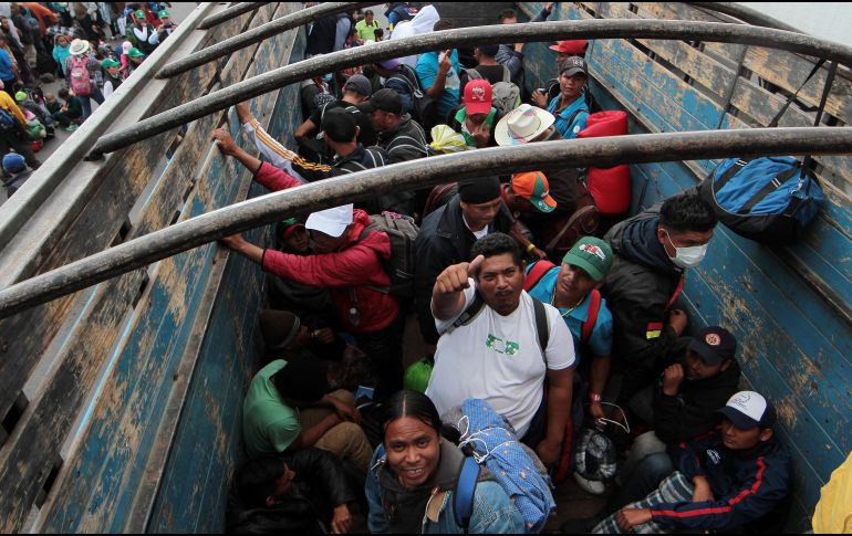 Poco antes del mediodía de este sábado, la vanguardia de la caravana de migrantes reanudó sin contratiempos su éxodo, y continuó su travesía desde la caseta de Tepotzotlán, en la autopista a México. NTX/A. Monroy
