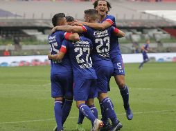 Cruz Azul celebra un gol en el encuentro ante Lobos BUAP en el Estadio Azteca. SUN/C. Mejía