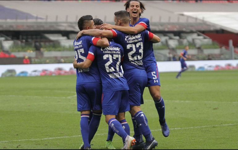 Cruz Azul celebra un gol en el encuentro ante Lobos BUAP en el Estadio Azteca. SUN/C. Mejía