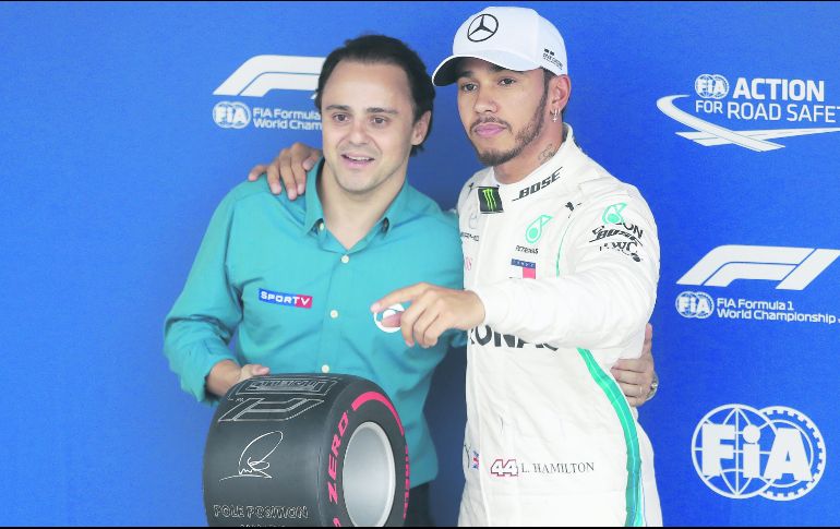 Felipe Massa (izq.) reconoció el esfuerzo que hizo ayer Lewis Hamilton, quien se quedó con la posición de privilegio del Gran Premio de Brasil. AP / A. Penner