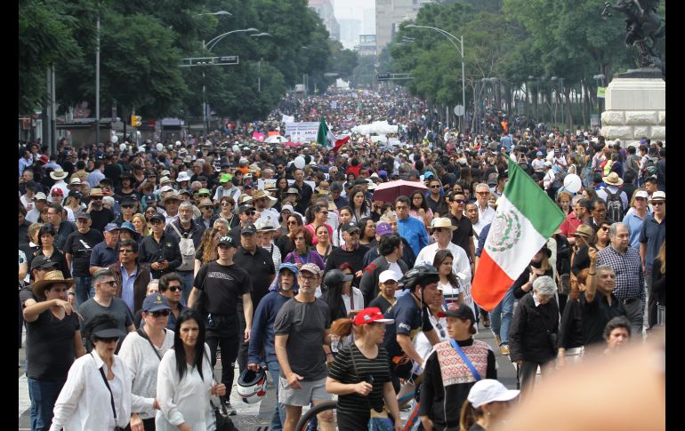 Miles de manifestantes marcharon por calles de la Ciudad de México.