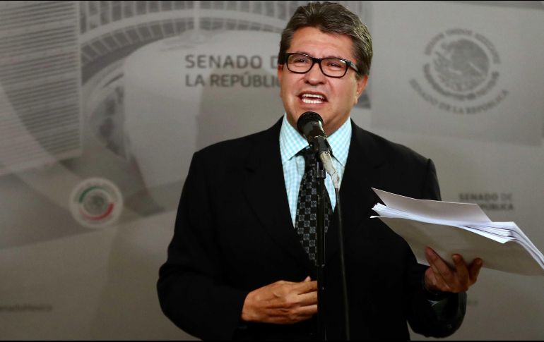 El coordinador de Morena en el Senado, Ricardo Monreal, presentó la iniciativa para eliminar las comisiones bancarias. SUN / ARCHIVO