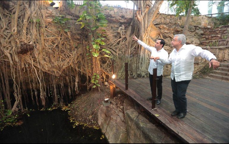 Previo a la reunión, Andrés Manuel recorrió con el gobernador de Yucatán los cenotes que se encuentran en la región centro de la ciudad. TWITTER / @MauVila