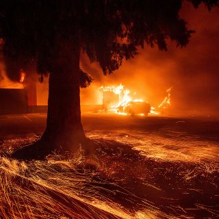 Gobernador de California pide se declare desastre mayor a los incendios