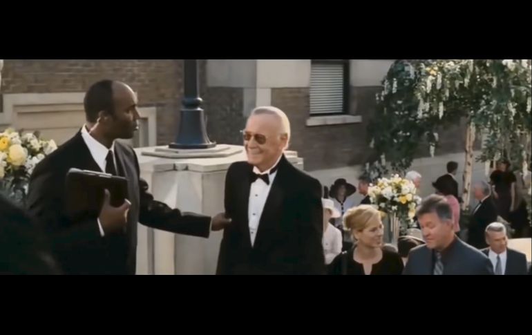 “Los 4 Fantásticos y Silver Surfer” (2007). Stan Lee trata de entrar a la boda de “Susan Storm” y “Reed Richards”, aunque el guardia en la entrada no cree que sea él y lo corre del lugar por no tener invitación.
