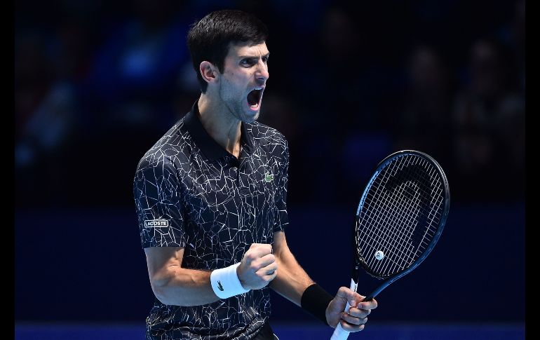 El tenista serbio Novak Djokovic reacciona en el partido ante el estadounidense John Isner, durante las finales de la Asociación de Tenistas Profesionales disputadas en Londres. Djokovic ganó por 6-4 y 6-3. AFP/G. Kirk