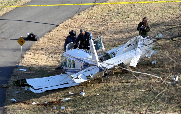 Alrededor de las 08:00 horas locales, miembros de la policía, bomberos y paramédicos del pobado Brantford County acudieron al lugar del accidente; ambos ocupantes del aeroplano murieron al momento del impacto. AP / ARCHIVO