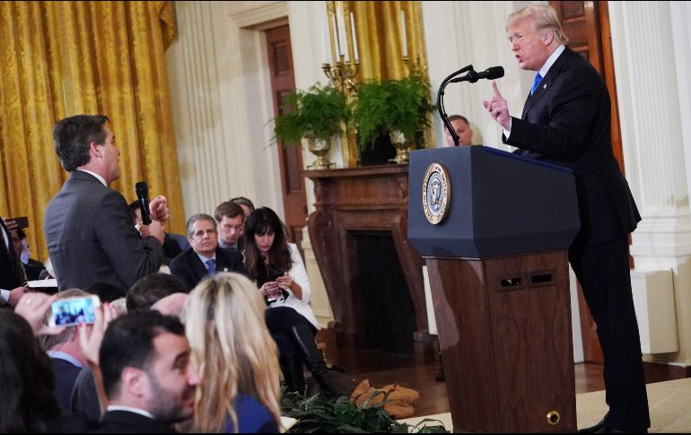 Acosta y Trump escenificaron un enfrentamiento durante una conferencia de prensa en la Casa Blanca. AFP/M. Ngan