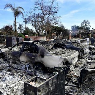 Los muertos por incendios en California suben a 50