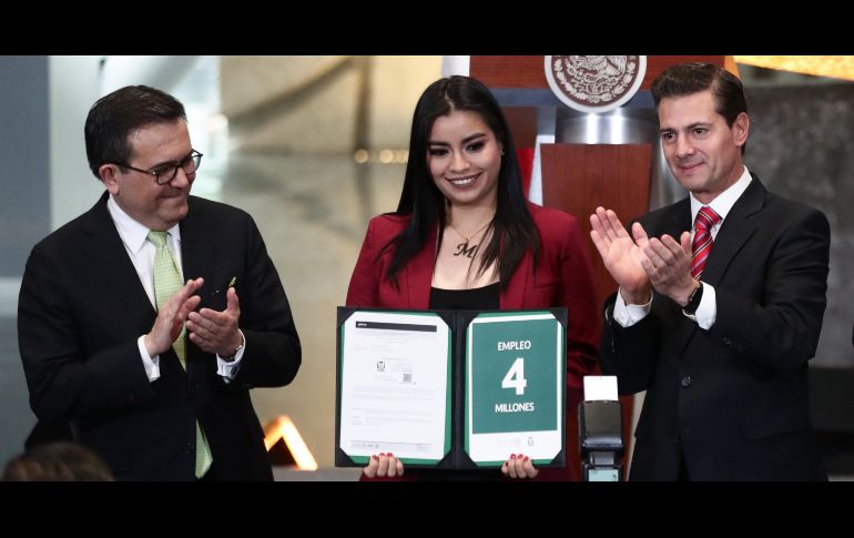 A 17 días de concluir su sexenio, Peña Nieto anunció la meta alcanzada en empleos. SUN/A. leyva